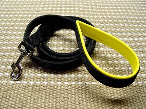 Nylon dog leash with support material on the handle for dog training or for dog owners